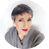 Portrait of the artist and owner of this site: Zita Panyi.